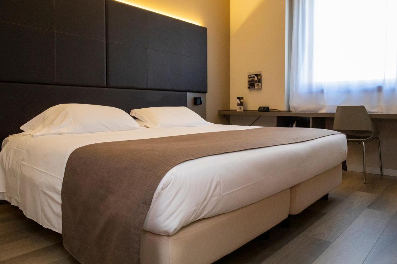 City Hotel & Suites Foligno Exterior foto